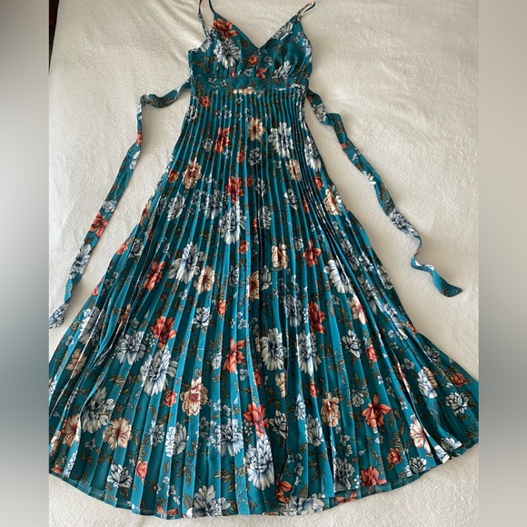 Jessica Simpson Floral Pleated Maxi Dress - Picture 7 of 12